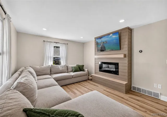 Photo 2 of Sale Pending at 814 83rd Street, Niagara Falls, NY 14304 | MLS# B1704028 | Listing updated on 2026-08-20