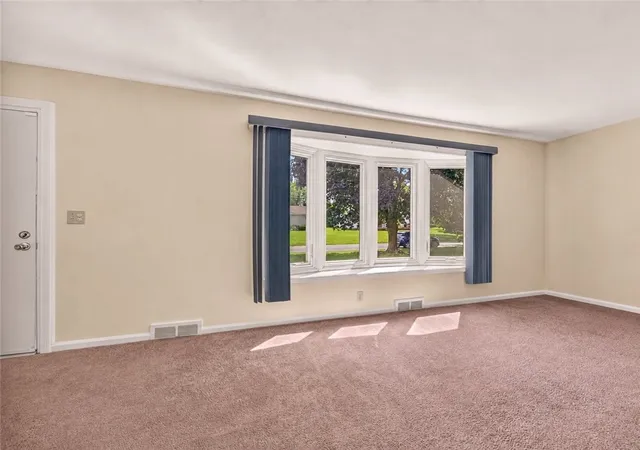 Photo 4 of Sale Pending at 30 Rumson Rd, Rochester, NY 14612 | MLS# R1704085 | Listing updated on 2026-08-14