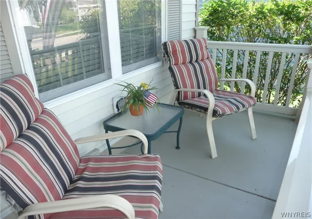 Photo 3 of Sale Pending at 129 Blossom Wood Ln, Buffalo, NY 14227 | MLS# B1703847 | Listing updated on 2026-08-20