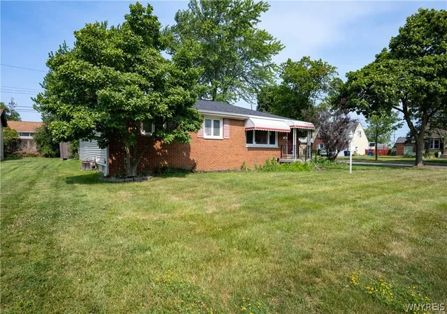 Photo 1 of Sale Pending at 200 Margaret Rd, Buffalo, NY 14226 | MLS# B1704582 | Listing updated on 2026-08-12