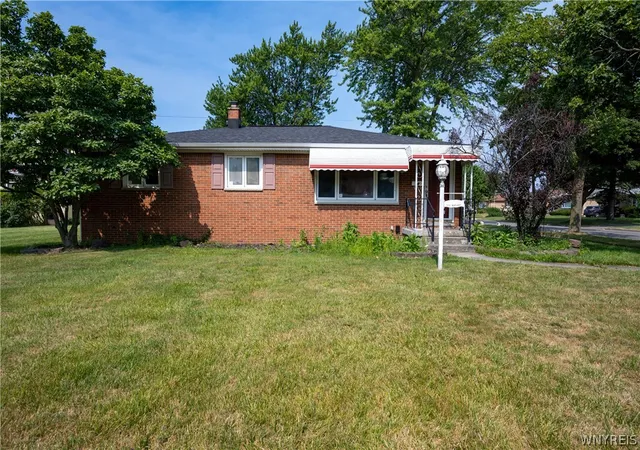 Photo 2 of Sale Pending at 200 Margaret Rd, Buffalo, NY 14226 | MLS# B1704582 | Listing updated on 2026-08-12