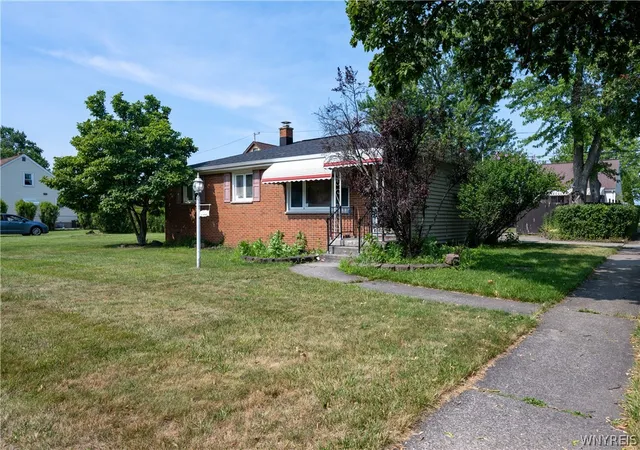 Photo 3 of Sale Pending at 200 Margaret Rd, Buffalo, NY 14226 | MLS# B1704582 | Listing updated on 2026-08-12