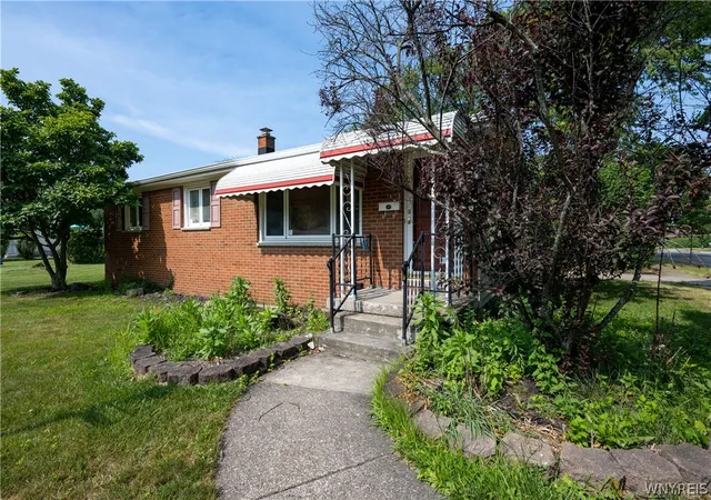 Photo 4 of Sale Pending at 200 Margaret Rd, Buffalo, NY 14226 | MLS# B1704582 | Listing updated on 2026-08-12