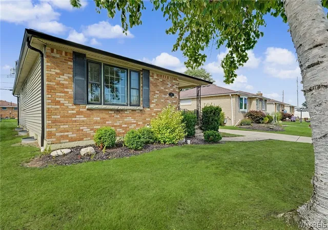 Photo 3 of Sale Pending at 298 Lydia Ln, Buffalo, NY 14225 | MLS# B1702908 | Listing updated on 2026-08-18