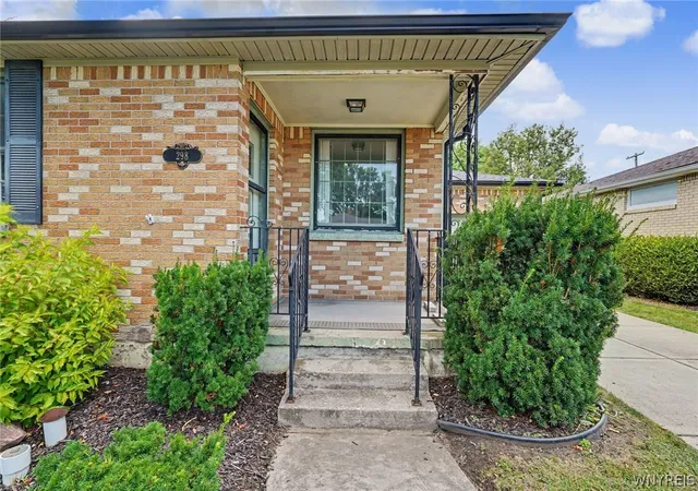 Photo 3 of Sale Pending at 298 Lydia Ln, Buffalo, NY 14225 | MLS# B1702908 | Listing updated on 2026-08-18