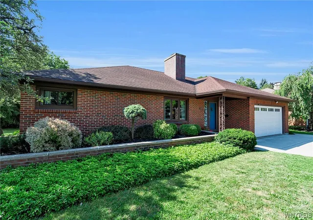 Photo 3 of Sale Pending at 55 Lake Ledge Dr, Buffalo, NY 14221 | MLS# B1704666 | Listing updated on 2026-08-20