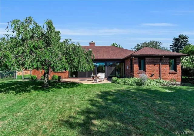 Photo 3 of Sale Pending at 55 Lake Ledge Dr, Buffalo, NY 14221 | MLS# B1704666 | Listing updated on 2026-08-20