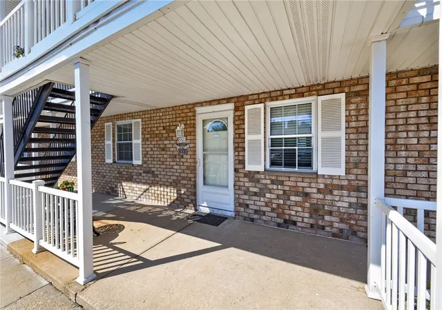 Listing Photo 5 - Condo for sale in building located at 960 Edgemere Dr, Rochester, NY 14612