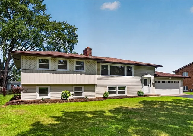 Photo 3 of Sale Pending at 73 Sandcastle Dr, Rochester, NY 14622 | MLS# R1704740 | Listing updated on 2026-08-14