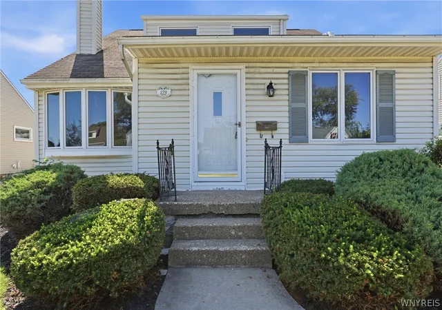 Photo 3 of Sale Pending at 279 Westfall Dr, Tonawanda, NY 14150 | MLS# B1704777 | Listing updated on 2026-08-25
