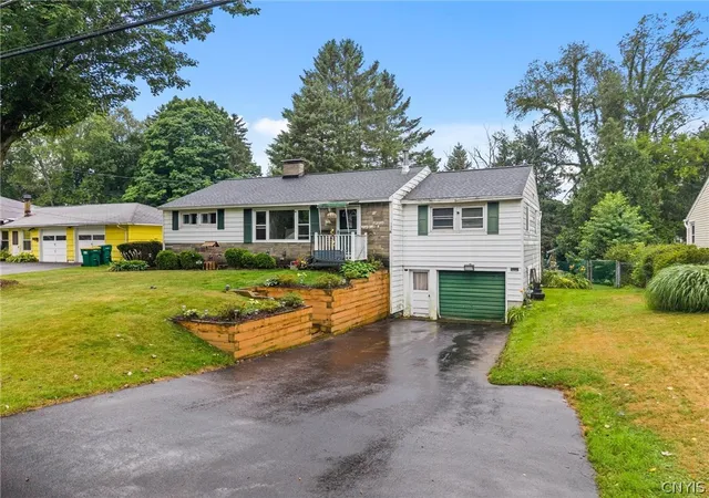 Photo 3 of Sale Pending at 129 Wadsworth Rd, Syracuse, NY 13212 | MLS# S1703685 | Listing updated on 2026-08-09