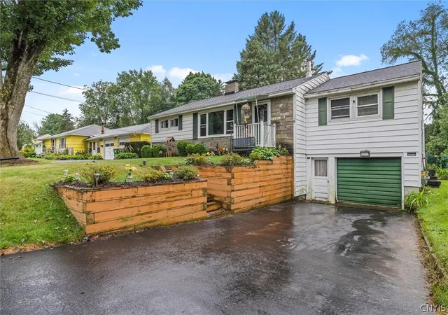 Photo 3 of Sale Pending at 129 Wadsworth Rd, Syracuse, NY 13212 | MLS# S1703685 | Listing updated on 2026-08-09