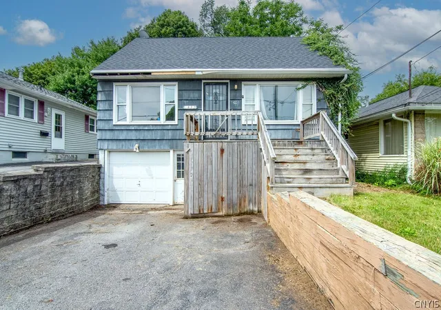 Photo 1 of Sale Pending at 432 S Edwards Ave, Syracuse, NY 13206 | MLS# S1704446 | Listing updated on 2026-08-11