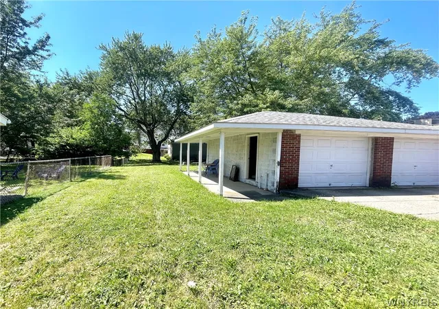 Photo 3 of Sale Pending at 11 Covington Dr, Buffalo, NY 14220 | MLS# B1704503 | Listing updated on 2026-08-20