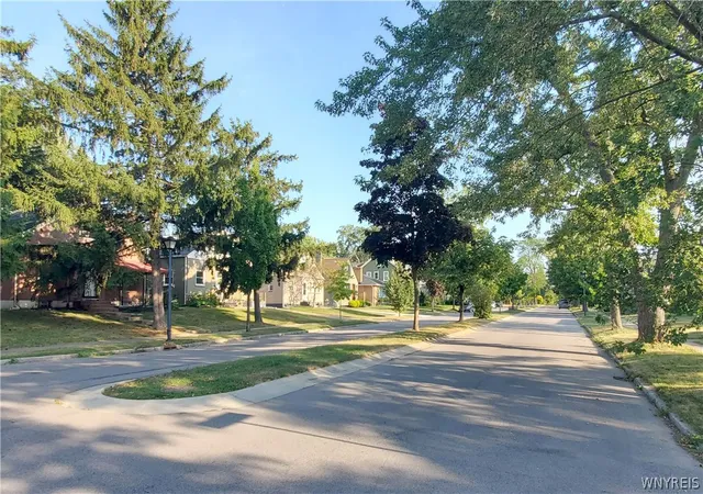 Photo 4 of Single family home for sale at 275 Capen Blvd, Buffalo, NY 14226 | MLS# B1704807 | Listing updated on 2026-08-06