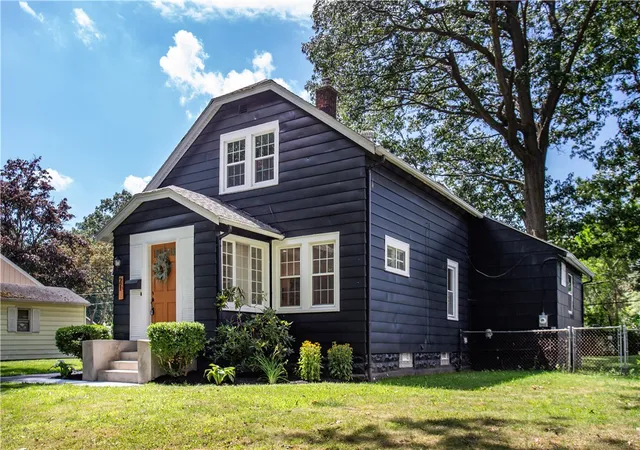 Photo 2 of Sale Pending at 21 Sheraton Dr, Rochester, NY 14616 | MLS# R1704821 | Listing updated on 2026-09-09