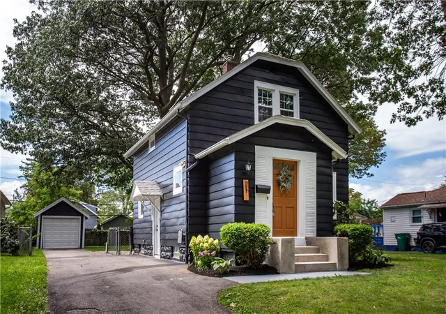 Photo 3 of Sale Pending at 21 Sheraton Dr, Rochester, NY 14616 | MLS# R1704821 | Listing updated on 2026-09-09