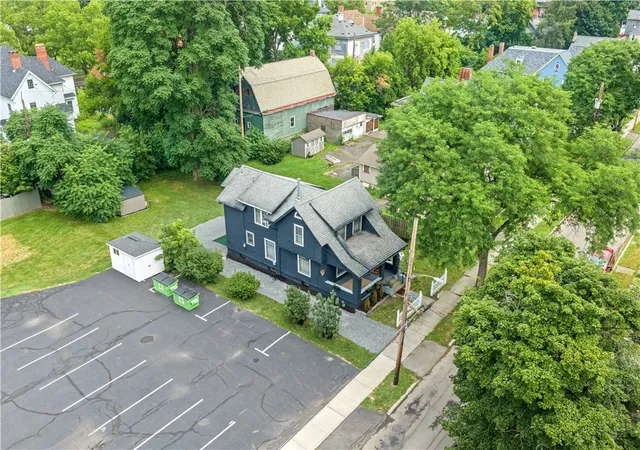 Photo 3 of Single family home for sale at 372 W Gray St, Elmira, NY 14905 | MLS# R1702595 | Listing updated on 2026-09-14