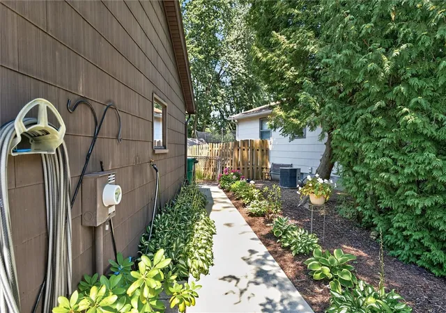 Photo 3 of Sale Pending at 175 Troutbeck Ln, Rochester, NY 14626 | MLS# R1700748 | Listing updated on 2026-08-12