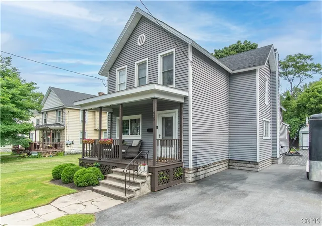 Photo 3 of Single family home for sale at 432 Cross St, Watertown, NY 13601 | MLS# S1704218 | Listing updated on 2026-09-07