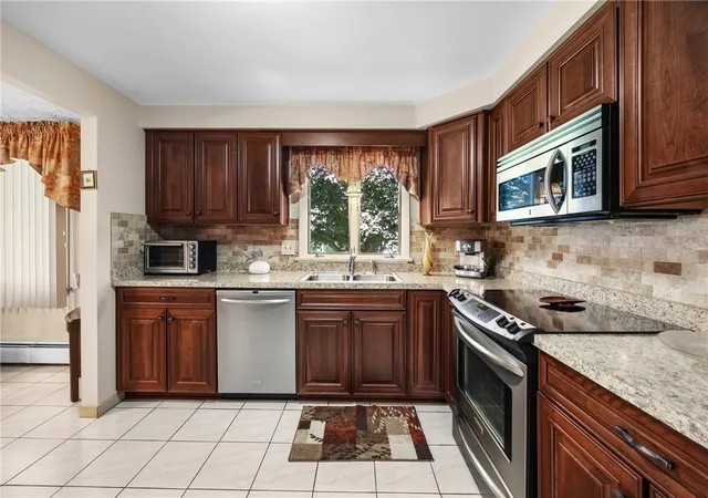Photo 4 of Sale Pending at 72 Ann Marie Dr, Rochester, NY 14606 | MLS# R1703723 | Listing updated on 2026-08-15