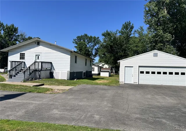 Photo 2 of Sale Pending at 5981 E Pine Grv Rd, Cicero, NY 13039 | MLS# S1704402 | Listing updated on 2026-08-16