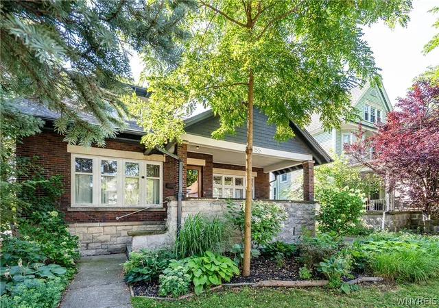 Photo 2 of Sale Pending at 155 Crescent Ave, Buffalo, NY 14214 | MLS# B1701399 | Listing updated on 2026-08-24