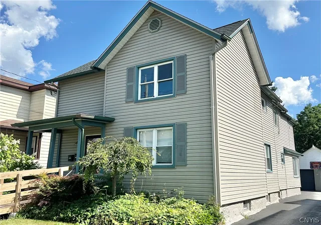 Photo 1 of Sale Pending at 258 Seymour St, Auburn, NY 13021 | MLS# S1704827 | Listing updated on 2026-09-14
