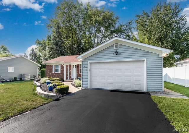 Photo 3 of Sale Pending at 855 Oxbow Ln, Lewiston, NY 14092 | MLS# B1703413 | Listing updated on 2026-08-12