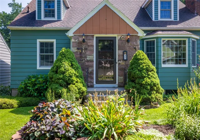 Photo 3 of Single family home for sale at 37 Fuller Ave, Webster, NY 14580 | MLS# R1704004 | Listing updated on 2026-09-12