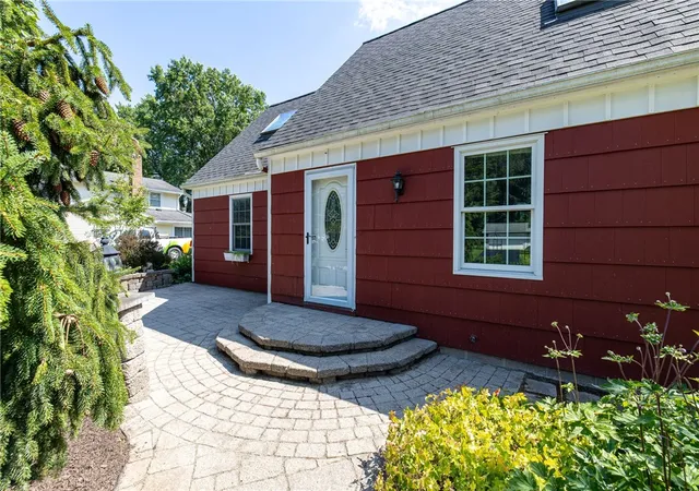 Photo 3 of Sale Pending at 1249 Imperial Dr, Webster, NY 14580 | MLS# R1700795 | Listing updated on 2026-09-14