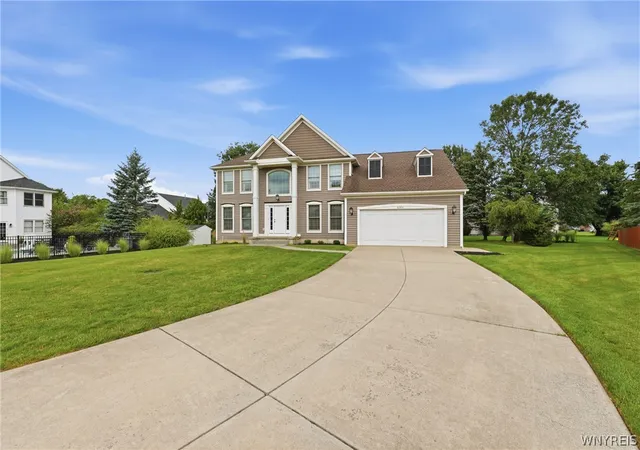 Photo 3 of Single family home for sale at 8304 Silver Fox Ct, Buffalo, NY 14221 | MLS# B1704293 | Listing updated on 2026-08-11
