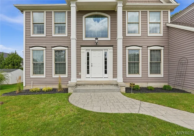 Photo 3 of Single family home for sale at 8304 Silver Fox Ct, Buffalo, NY 14221 | MLS# B1704293 | Listing updated on 2026-08-11