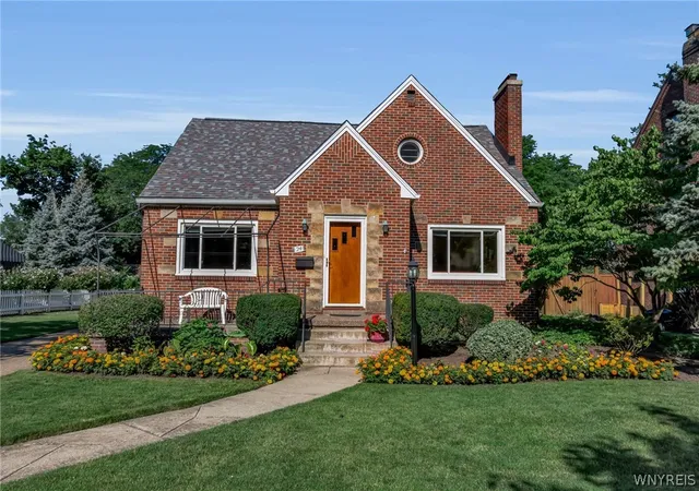 Photo 2 of Sale Pending at 24 Wilshire Rd, Buffalo, NY 14217 | MLS# B1703105 | Listing updated on 2026-08-28