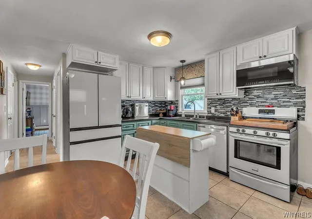 Photo 3 of Sale Pending at 60 Park Ave, Depew, NY 14043 | MLS# B1704766 | Listing updated on 2026-08-18