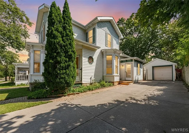 Photo 3 of Sale Pending at 139 Cottage St, Lockport, NY 14094 | MLS# B1704765 | Listing updated on 2026-08-17