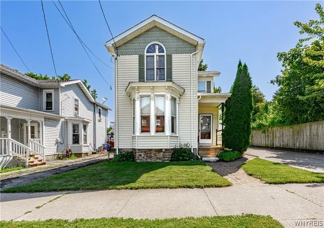 Photo 4 of Sale Pending at 139 Cottage St, Lockport, NY 14094 | MLS# B1704765 | Listing updated on 2026-08-17