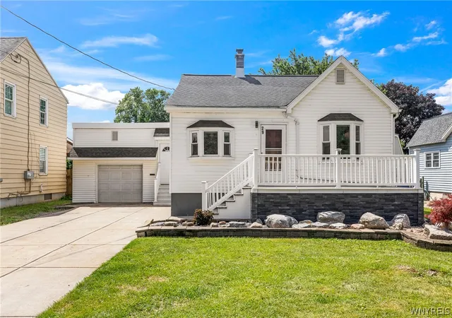 Photo 3 of Sale Pending at 29 Lenox St, Buffalo, NY 14224 | MLS# B1704887 | Listing updated on 2026-08-25