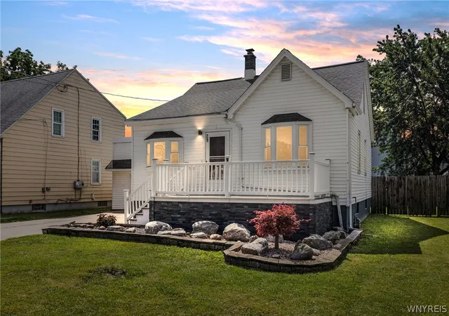 Photo 3 of Sale Pending at 29 Lenox St, Buffalo, NY 14224 | MLS# B1704887 | Listing updated on 2026-08-25