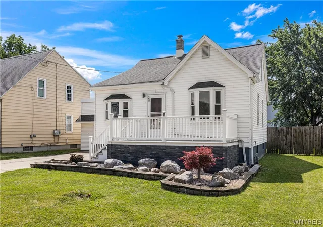 Photo 4 of Sale Pending at 29 Lenox St, Buffalo, NY 14224 | MLS# B1704887 | Listing updated on 2026-08-25