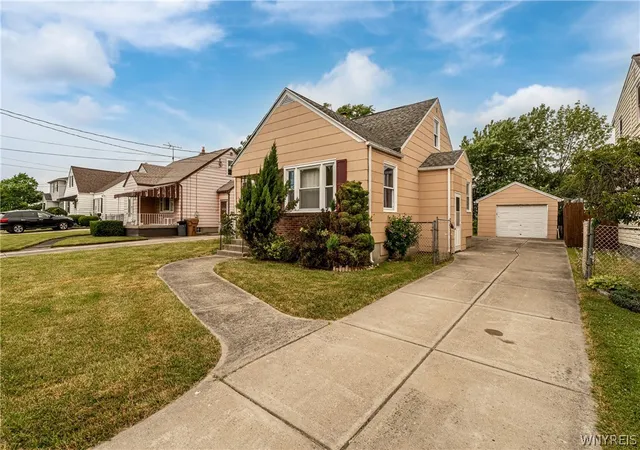 Photo 1 of Sale Pending at 124 Park Edge Dr, Buffalo, NY 14225 | MLS# B1704088 | Listing updated on 2026-09-09
