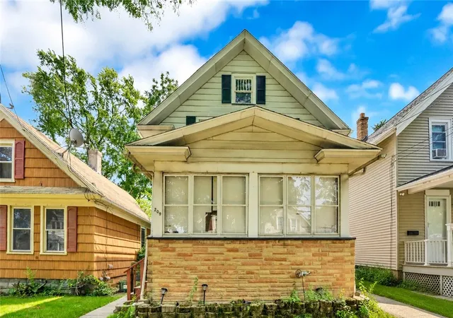 Photo 1 of Single family home for sale at 209 Curtis St, Rochester, NY 14606 | MLS# R1699263 | Listing updated on 2026-08-18