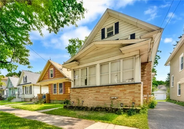 Photo 2 of Single family home for sale at 209 Curtis St, Rochester, NY 14606 | MLS# R1699263 | Listing updated on 2026-08-18