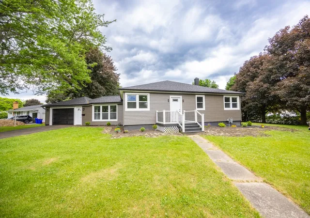 Photo 3 of Sale Pending at 1171 Beach Ave, Rochester, NY 14612 | MLS# R1704964 | Listing updated on 2026-08-11