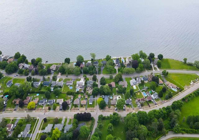 Photo 4 of Sale Pending at 1171 Beach Ave, Rochester, NY 14612 | MLS# R1704964 | Listing updated on 2026-08-11