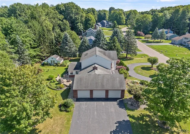 Photo 2 of Sale Pending at 124 Coachmans Whip, Baldwinsville, NY 13027 | MLS# S1699515 | Listing updated on 2026-09-08