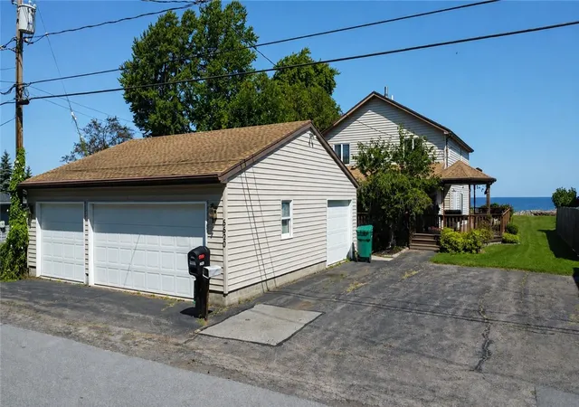 Photo 3 of Single family home for sale at 6620 Shore Acres Dr, Hilton, NY 14468 | MLS# R1698251 | Listing updated on 2026-09-14