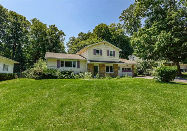 Photo 1 of Sale Pending at 35 Lee Cir Dr, Rochester, NY 14626 | MLS# R1704643 | Listing updated on 2026-08-20