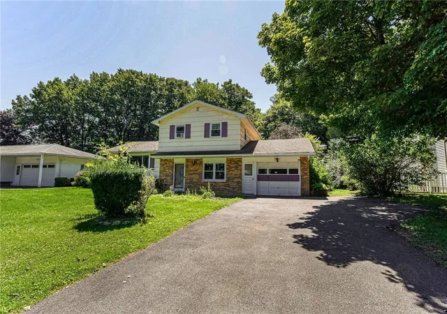 Photo 2 of Sale Pending at 35 Lee Cir Dr, Rochester, NY 14626 | MLS# R1704643 | Listing updated on 2026-08-20