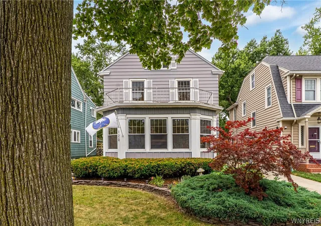 Photo 2 of Sale Pending at 120 Capen Blvd, Buffalo, NY 14226 | MLS# B1704965 | Listing updated on 2026-08-30
